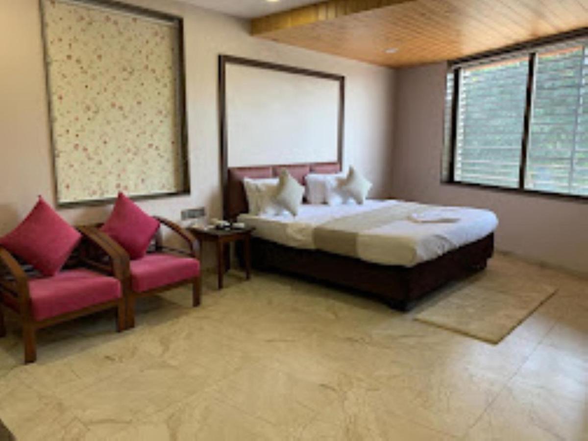 Hotel Radhe Ānand Esterno foto