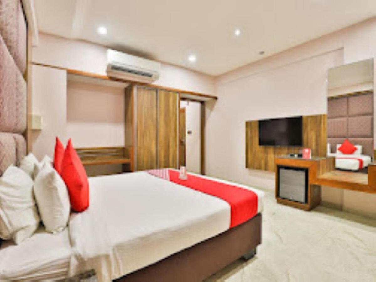 Hotel Radhe Ānand Esterno foto